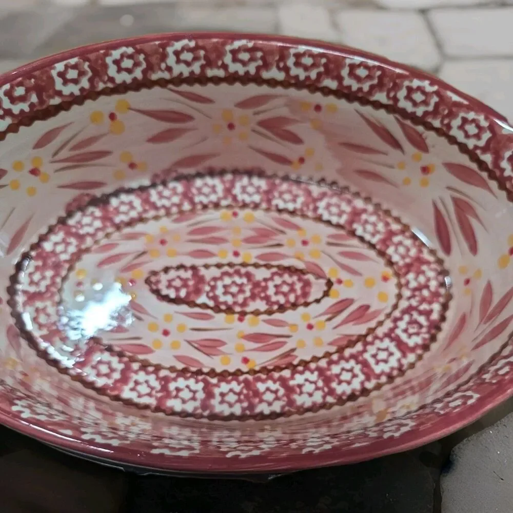 Temptations by Tara Old World 1.5 qt Casserole Dish Cows Floral Red Cream